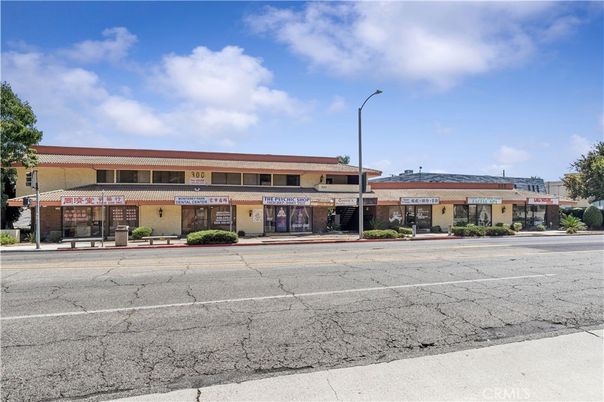 Exterior, Facade, Condo Building