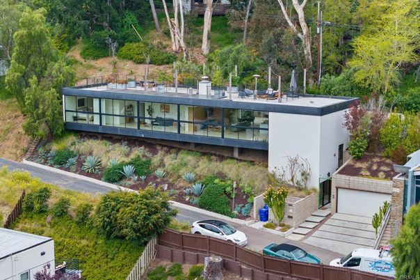 Exterior, Drone