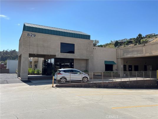 Exterior, Facade, Modern