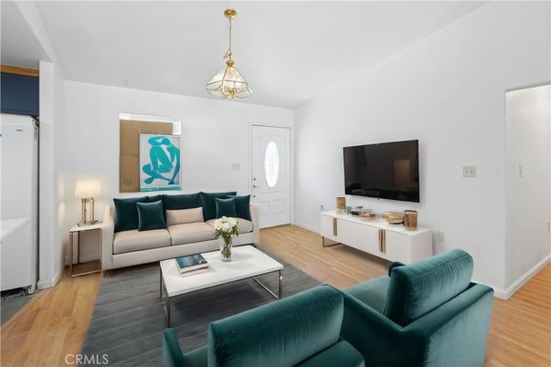 Interior, Living room, Pendant Lights, Wood Texture Flooring