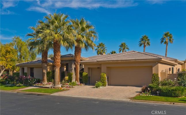 Attached, Exterior, Facade, Ranch