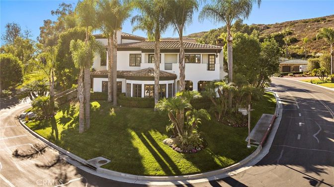 Exterior, Facade, Mediterranean