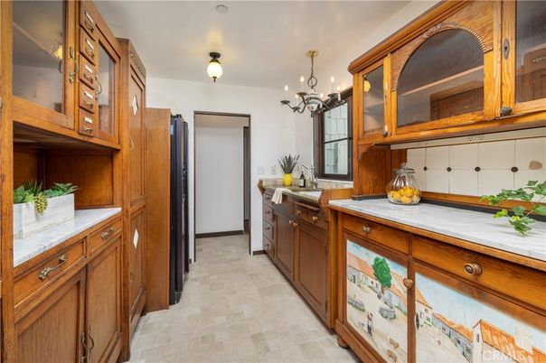 Chandelier, Interior, Kitchen