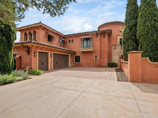 Attached, Exterior, Facade, Mediterranean