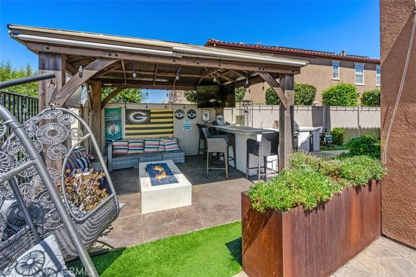 Exterior, Hot Tub