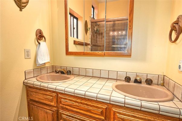 Bathroom, Interior, Tile Countertops
