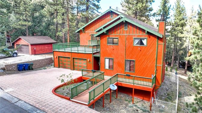 Detached Garage, Exterior