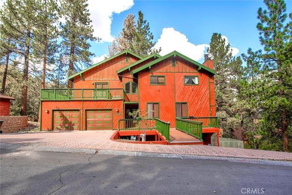 Attached, Exterior, Facade, Log Home