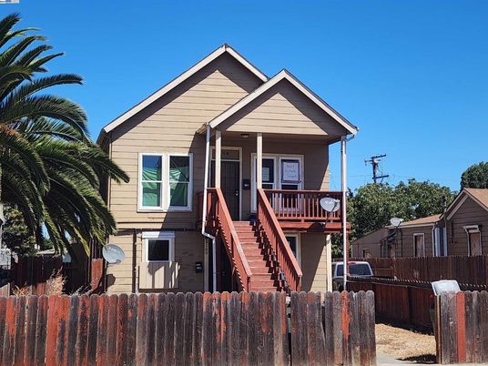Exterior, Facade, Queen Anne Victorian