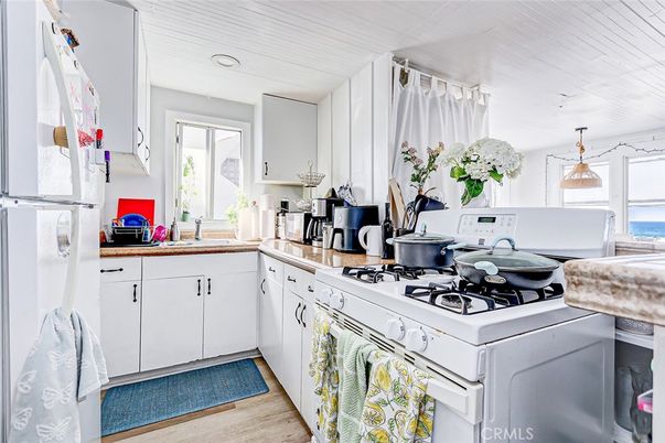 Interior, Kitchen, Pendant Lights, Recessed Lighting, Water, Wood Texture Flooring