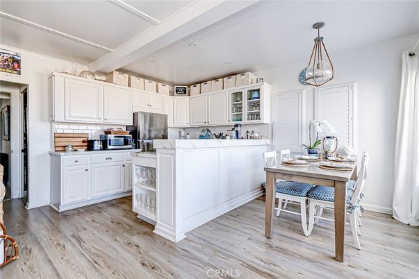 Dining room, Interior, Kitchen, Pendant Lights, Recessed Lighting, Wood Texture Flooring