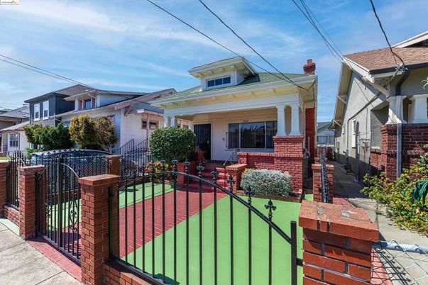 Exterior, Facade, Brick Facade, American Foursquare