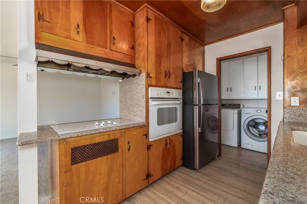 Interior, Kitchen, Washer, Wood Texture Flooring