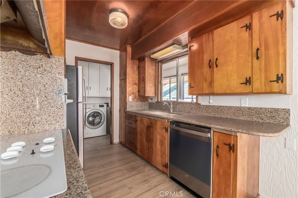 Interior, Kitchen, Washer, Wood Texture Flooring