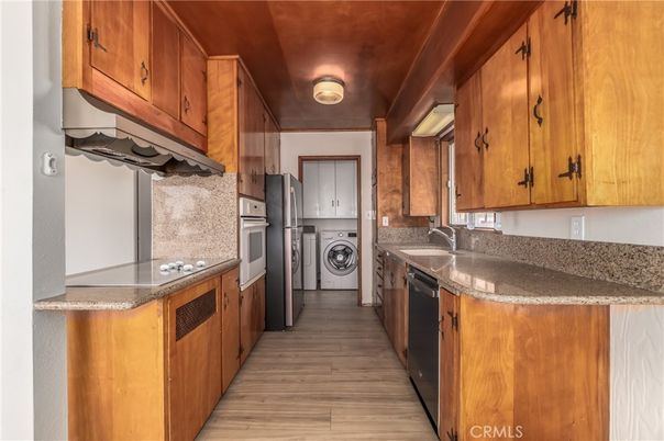 Interior, Kitchen, Washer, Wood Texture Flooring