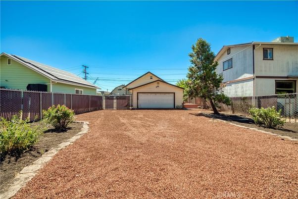 Backyard, Detached Garage, Exterior