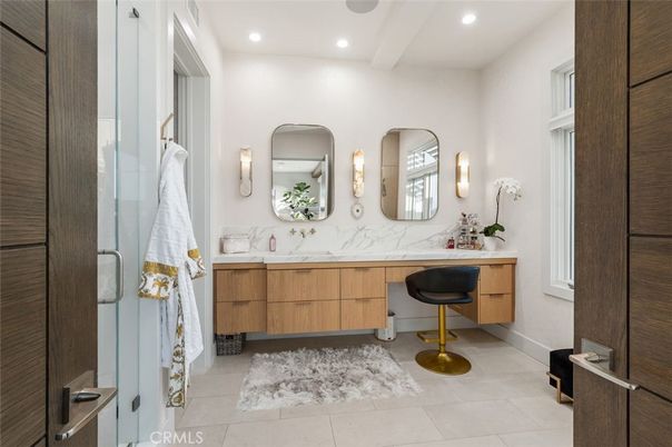 Bathroom, Dual Sink Vanities, Interior, Recessed Lighting