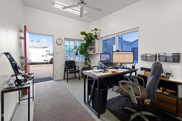 Home Office, Interior