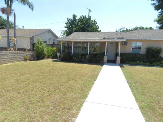 Backyard, Exterior, Facade, Ranch