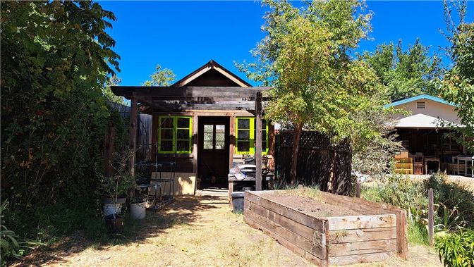 Exterior, Facade, None
