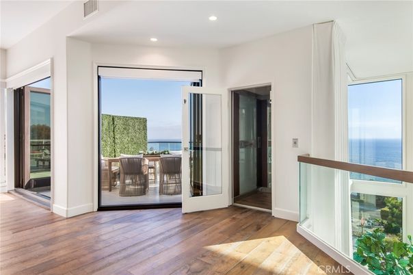 Interior, Recessed Lighting, Water, Wood Texture Flooring