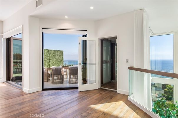 Interior, Recessed Lighting, Water, Wood Texture Flooring