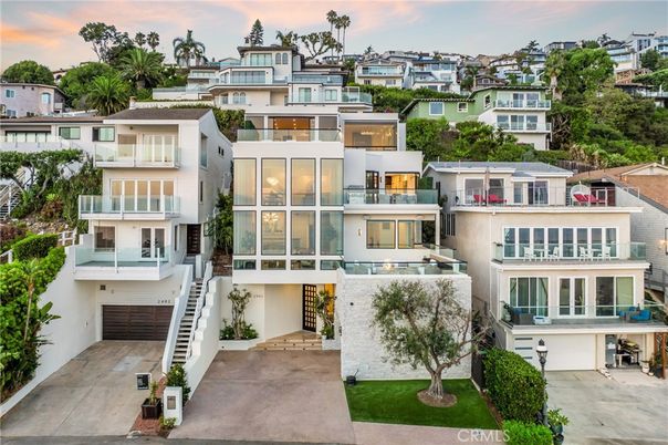 Attached, Exterior, Facade, Modern