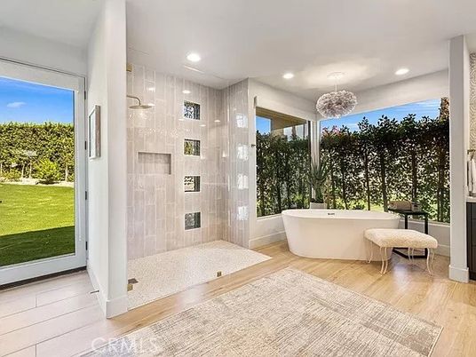 Bathroom, Free Standing Baths, Interior, Pendant Lights, Recessed Lighting, Wood Texture Flooring