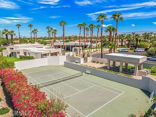 Exterior, Tennis Courts