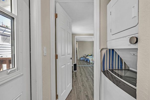 Interior, Utility Closets, Washer, Wood Texture Flooring