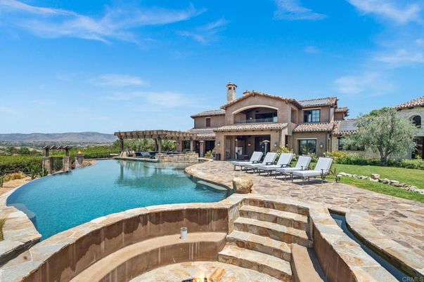 Exterior, Lake, Pool