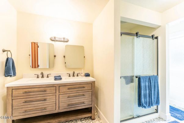 Bathroom, Dual Sink Vanities, Interior