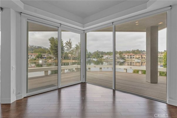 Interior, Sun Room, Water, Wood Texture Flooring