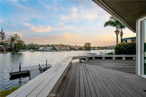 Exterior, Lake
