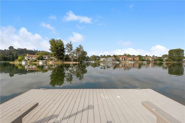Exterior, Lake