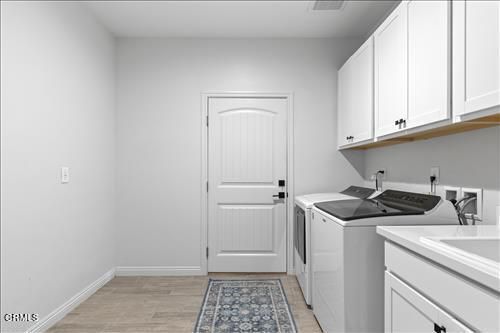 Interior, Washer, Wood Texture Flooring