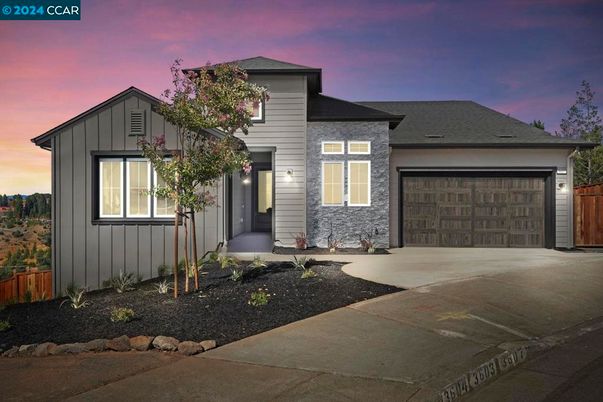 Attached, Exterior, Facade, Modern