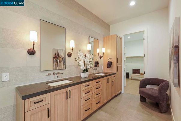 Bathroom, Dual Sink Vanities, Interior, Recessed Lighting