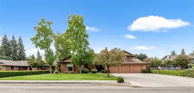Attached, Exterior, Facade, Ranch