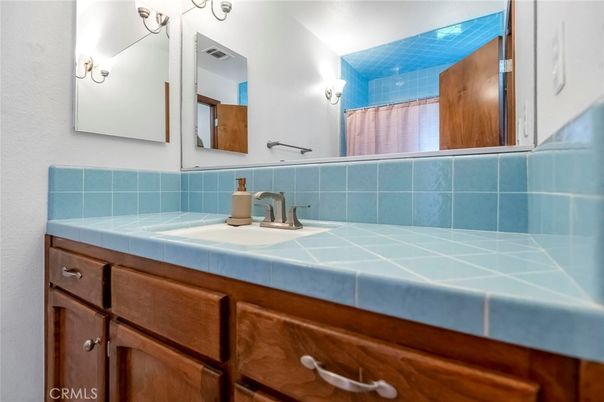 Bathroom, Interior, Tile Countertops