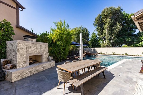 Exterior, Fireplace, Pool