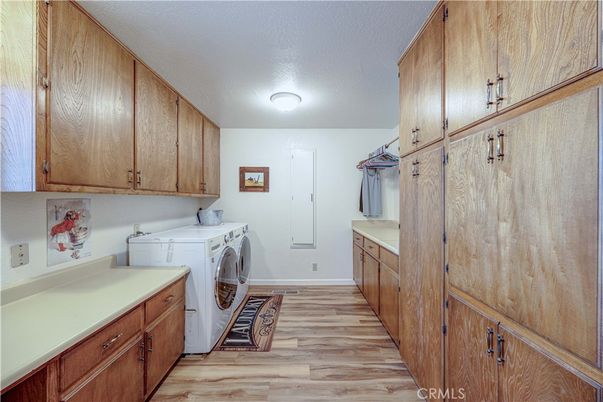 Interior, Washer, Wood Texture Flooring