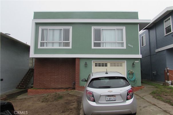 Attached, Exterior, Facade, Brick Facade, Rowhouse