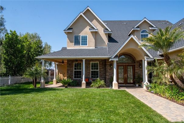 Exterior, Facade, Brick Facade, Ranch