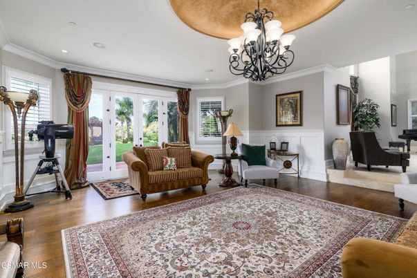 Chandelier, Fitness Equipment, Interior, Living room, Recessed Lighting, Wood Texture Flooring