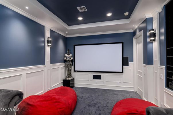 Interior, Projection Screen, Recessed Lighting, Theatre Room
