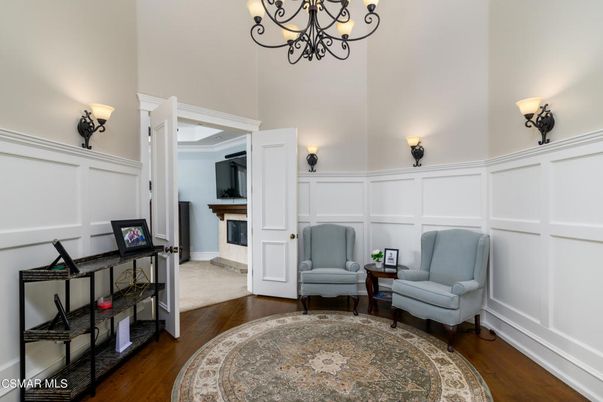 Chandelier, Fireplace, Interior, Wood Texture Flooring