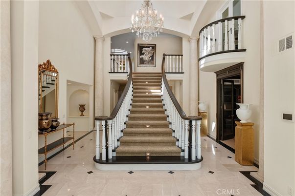Chandelier, Interior