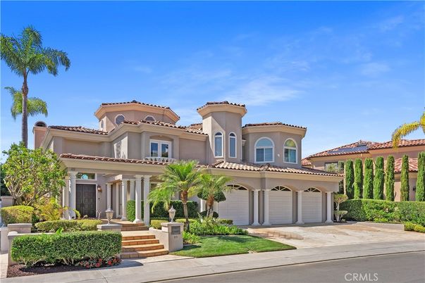 Attached, Exterior, Facade, Mediterranean