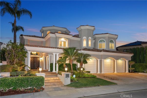 Attached, Exterior, Facade, Mediterranean